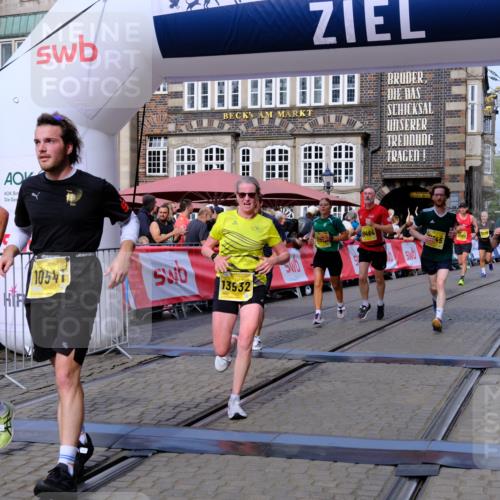 13.09.2026 - 21. swb-Marathon Bremen Tim E. http://msf.ph/oto/10303107 13.09.2026 10:45:57 Ziel 10352, 10464, 10536, 10541, 10583, 10987, 11015, 11063, 11088, 11209, 11279, 11559, 11749, 11762, 11845, 12087, 12290, 12355, 13532, 13595, 13628 meine-sportfotos.de