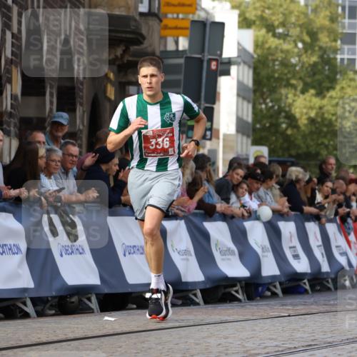 13.09.2026 - 21. swb-Marathon Bremen Strokosch-Dieckow http://msf.ph/oto/10303112 13.09.2026 12:54:25 Ziel 1256, 1629, 6112, 9399, 9617, 1020 meine-sportfotos.de
