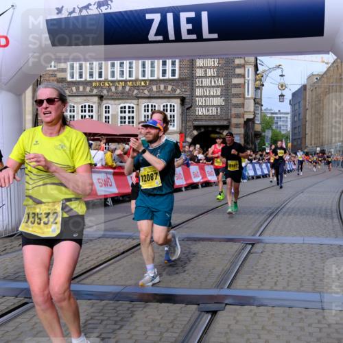 13.09.2026 - 21. swb-Marathon Bremen Tim E. http://msf.ph/oto/10303123 13.09.2026 10:45:59 Ziel 10464, 10541, 10583, 10987, 11015, 11063, 11209, 11279, 11559, 11749, 11762, 11845, 12033, 12087, 12290, 12355, 13532, 13595, 13628 meine-sportfotos.de