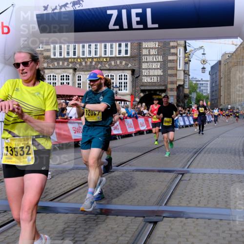 13.09.2026 - 21. swb-Marathon Bremen Tim E. http://msf.ph/oto/10303127 13.09.2026 10:45:59 Ziel 10464, 10541, 10583, 10987, 11015, 11063, 11209, 11279, 11559, 11749, 11762, 11845, 12033, 12087, 12290, 12355, 13532, 13595, 13628 meine-sportfotos.de