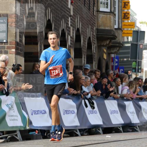 13.09.2026 - 21. swb-Marathon Bremen Strokosch-Dieckow http://msf.ph/oto/10303130 13.09.2026 12:54:34 Ziel 1256, 1629, 6112, 9399, 9617 meine-sportfotos.de