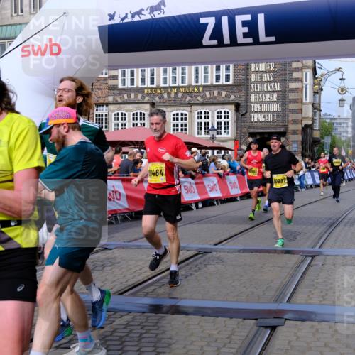 13.09.2026 - 21. swb-Marathon Bremen Tim E. http://msf.ph/oto/10303143 13.09.2026 10:45:59 Ziel 10464, 10541, 10583, 10987, 11015, 11063, 11209, 11279, 11559, 11749, 11762, 11845, 12033, 12087, 12290, 12355, 13532, 13595, 13628 meine-sportfotos.de