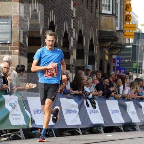 13.09.2026 - 21. swb-Marathon Bremen Strokosch-Dieckow http://msf.ph/oto/10303148 13.09.2026 12:54:34 Ziel 1256, 1629, 6112, 9399, 9617 meine-sportfotos.de