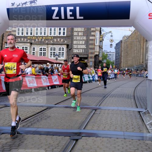 13.09.2026 - 21. swb-Marathon Bremen Tim E. http://msf.ph/oto/10303157 13.09.2026 10:46:00 Ziel 10464, 10541, 10583, 10987, 11015, 11063, 11279, 11559, 11762, 11845, 12033, 12069, 12087, 12290, 12355, 13532, 13595, 13628 meine-sportfotos.de