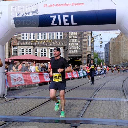 13.09.2026 - 21. swb-Marathon Bremen Tim E. http://msf.ph/oto/10303180 13.09.2026 10:46:00 Ziel 10464, 10541, 10583, 10987, 11015, 11063, 11279, 11559, 11762, 11845, 12033, 12069, 12087, 12290, 12355, 13532, 13595, 13628 meine-sportfotos.de