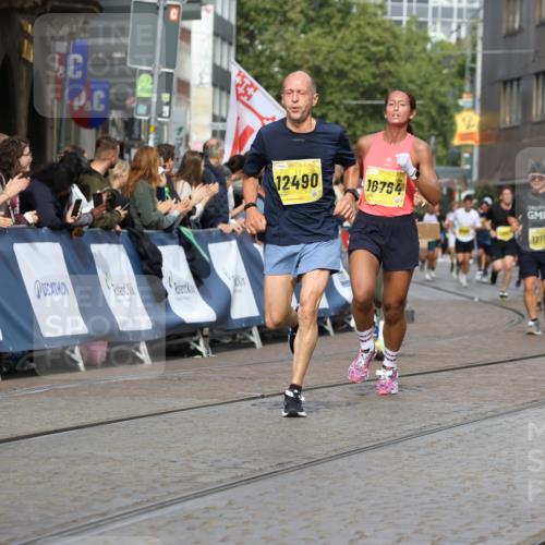 13.09.2026 - 21. swb-Marathon Bremen Strokosch-Dieckow http://msf.ph/oto/10303190 13.09.2026 10:50:50 Ziel 10170, 10233, 10525, 10840, 10923, 11220, 11276, 11622, 11664, 11680, 11742, 11774, 12045, 12052, 12078, 12309, 12447, 13562, 10200, 10537, 11087, 11170, 11339, 11625, 11626, 12004, 12179, 12303, 12351, 12407 meine-sportfotos.de