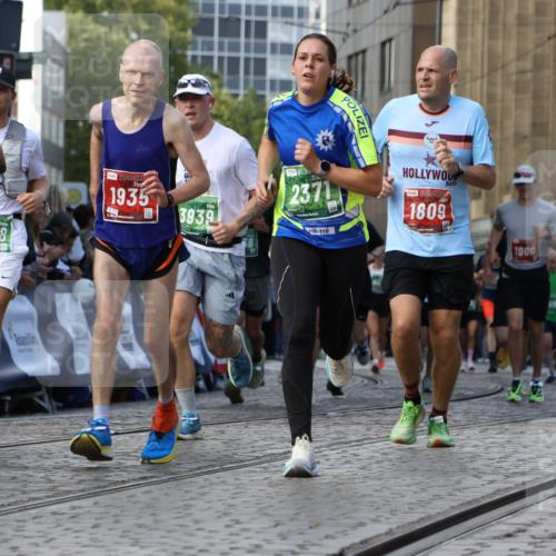13.09.2026 - 21. swb-Marathon Bremen Strokosch-Dieckow http://msf.ph/oto/10303218 13.09.2026 13:23:26 Ziel 1809, 1900, 1935, 1963, 2306, 2367, 2427, 2827, 2914, 2961, 3098, 3233, 3374, 3560, 3729, 3920, 5114, 7909, 8045, 8231, 8304, 8377, 8671, 8672, 8732, 8787, 8819, 8820, 9827, 9921, 135, 672, 2371, 2409, 2485, 2490, 2560, 2627, 3078, 3138, 3173, 3856, 3939, 5908, 6157, 6843, 6848, 8095, 8560, 9088, 9196 meine-sportfotos.de