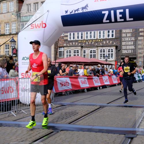 13.09.2026 - 21. swb-Marathon Bremen Tim E. http://msf.ph/oto/10303230 13.09.2026 10:46:02 Ziel 10464, 10541, 10583, 10987, 11015, 11063, 11279, 11559, 11762, 11845, 12033, 12069, 12087, 12290, 13532, 13595, 13628 meine-sportfotos.de