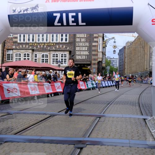 13.09.2026 - 21. swb-Marathon Bremen Tim E. http://msf.ph/oto/10303237 13.09.2026 10:46:03 Ziel 10436, 10464, 10541, 10583, 10987, 11015, 11063, 11279, 11559, 11762, 11845, 12033, 12069, 12087, 13532, 13595, 13628 meine-sportfotos.de