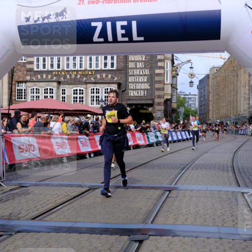 13.09.2026 - 21. swb-Marathon Bremen Tim E. http://msf.ph/oto/10303243 13.09.2026 10:46:03 Ziel 10436, 10464, 10541, 10583, 10987, 11015, 11063, 11279, 11559, 11762, 11845, 12033, 12069, 12087, 13532, 13595, 13628 meine-sportfotos.de