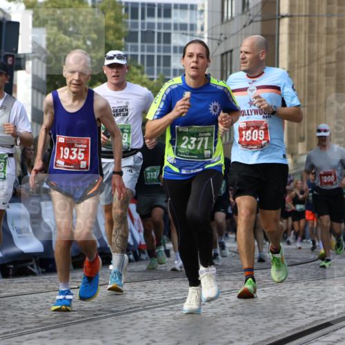 13.09.2026 - 21. swb-Marathon Bremen Strokosch-Dieckow http://msf.ph/oto/10303254 13.09.2026 13:23:26 Ziel 1809, 1900, 1935, 1963, 2306, 2367, 2427, 2827, 2914, 2961, 3098, 3233, 3374, 3560, 3729, 3920, 5114, 7909, 8045, 8231, 8304, 8377, 8671, 8672, 8732, 8787, 8819, 8820, 9827, 9921, 135, 672, 2371, 2409, 2485, 2490, 2560, 2627, 3078, 3138, 3173, 3856, 3939, 5908, 6157, 6843, 6848, 8095, 8560, 9088, 9196 meine-sportfotos.de