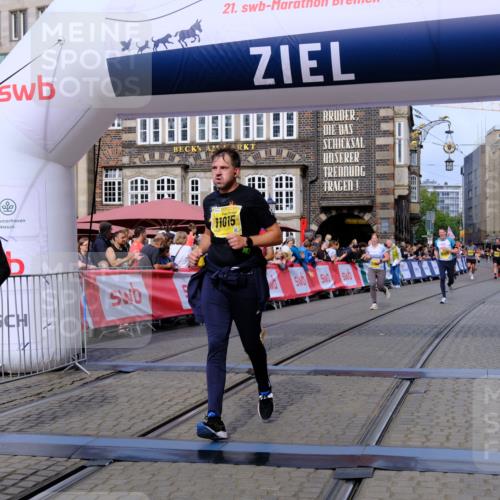 13.09.2026 - 21. swb-Marathon Bremen Tim E. http://msf.ph/oto/10303263 13.09.2026 10:46:04 Ziel 10436, 10464, 10541, 10583, 10987, 11015, 11063, 11279, 11559, 11762, 11845, 12033, 12069, 12087, 13532, 13595, 13628 meine-sportfotos.de
