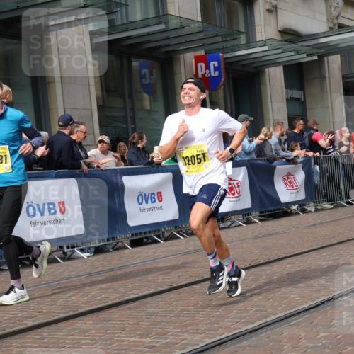 13.09.2026 - 21. swb-Marathon Bremen Strokosch-Dieckow http://msf.ph/oto/10303272 13.09.2026 10:51:17 Ziel 10162, 10281, 10334, 10348, 10381, 10467, 10544, 10763, 10825, 10862, 10984, 11145, 11273, 11542, 11733, 11787, 12329, 12424, 12548, 13631, 10200, 10381, 10471, 10515, 10808, 10887, 11087, 11339, 11503, 11537, 11625, 11626, 11801, 11973, 12004, 12051, 12133, 12303, 12407, 12552 meine-sportfotos.de