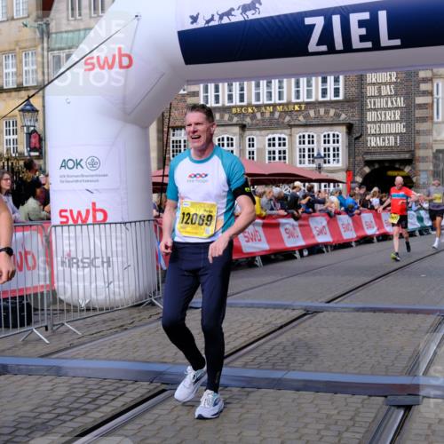 13.09.2026 - 21. swb-Marathon Bremen Tim E. http://msf.ph/oto/10303309 13.09.2026 10:46:09 Ziel 10436, 10464, 10987, 11015, 11063, 11279, 11559, 11762, 11845, 12033, 12069, 12087, 12556, 12557, 13595 meine-sportfotos.de