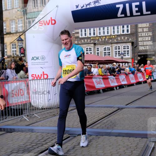 13.09.2026 - 21. swb-Marathon Bremen Tim E. http://msf.ph/oto/10303312 13.09.2026 10:46:09 Ziel 10436, 10464, 10987, 11015, 11063, 11279, 11559, 11762, 11845, 12033, 12069, 12087, 12556, 12557, 13595 meine-sportfotos.de