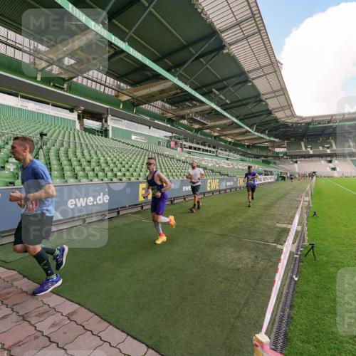 13.09.2026 - 21. swb-Marathon Bremen Michael Burmester http://msf.ph/oto/10303314 13.09.2026 12:46:04 Laufen im Stadion 195, 280, 339, 474, 508, 538, 567, 604, 697, 715, 788, 1017, 1034, 1181, 1241, 1264, 1277, 1301, 1863, 1937, 1975, 2020, 2021, 2084, 2087, 2297, 2809, 2889, 3092, 3196, 3271, 3609, 4110, 4157, 4236, 4777, 5024, 5092, 5238, 5283, 5674, 5719, 5996, 6053, 6686, 6815, 6918, 7206, 7336, 7478, 8054, 8096, 8319, 8325, 8331, 8334, 8670, 8701, 8756, 8936, 8983, 9070, 9129, 9273, 9306, 9495, 9544, 9583, 9642, 9813, 13034, 13168, 439, 1411, 1667, 1822, 1850 meine-sportfotos.de