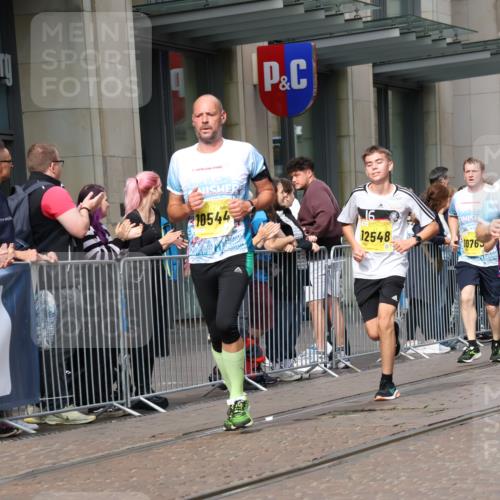 13.09.2026 - 21. swb-Marathon Bremen Strokosch-Dieckow http://msf.ph/oto/10303332 13.09.2026 10:51:20 Ziel 10162, 10183, 10281, 10334, 10348, 10467, 10544, 10641, 10763, 10862, 11145, 11273, 11542, 11685, 11733, 11777, 11787, 12329, 12424, 13631, 10381, 10471, 10515, 10808, 10825, 10887, 10984, 11339, 11503, 11537, 11625, 11626, 11801, 11973, 12051, 12133, 12303, 12407, 12548, 12552 meine-sportfotos.de