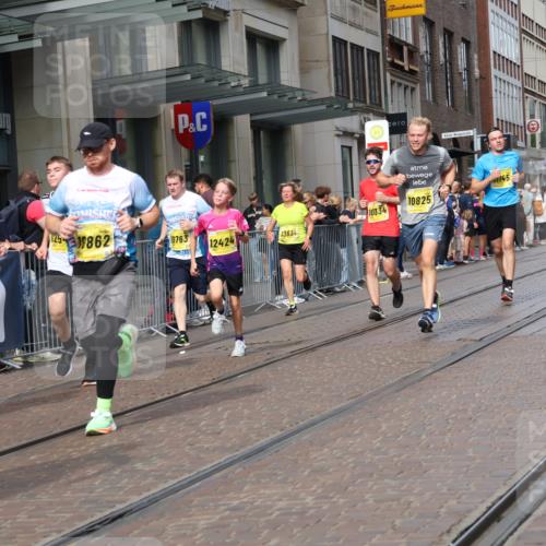 13.09.2026 - 21. swb-Marathon Bremen Strokosch-Dieckow http://msf.ph/oto/10303379 13.09.2026 10:51:21 Ziel 10162, 10183, 10281, 10334, 10348, 10467, 10544, 10641, 10763, 10862, 11145, 11273, 11542, 11685, 11733, 11777, 11787, 12329, 12424, 13631, 10381, 10471, 10515, 10808, 10825, 10862, 10887, 10984, 11339, 11503, 11537, 11625, 11626, 11801, 11973, 12051, 12133, 12303, 12548, 12552 meine-sportfotos.de