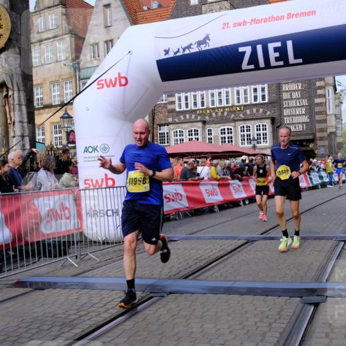 13.09.2026 - 21. swb-Marathon Bremen Tim E. http://msf.ph/oto/10303394 13.09.2026 10:46:19 Ziel 10436, 10447, 10992, 11925, 11956, 12033, 12069, 12556, 12557, 13529, 13612, 13640 meine-sportfotos.de