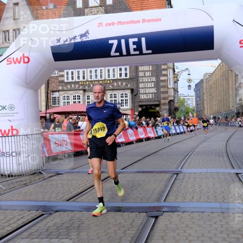 13.09.2026 - 21. swb-Marathon Bremen Tim E. http://msf.ph/oto/10303403 13.09.2026 10:46:20 Ziel 10436, 10447, 10992, 11925, 11956, 12069, 12556, 12557, 13529, 13609, 13612, 13640 meine-sportfotos.de