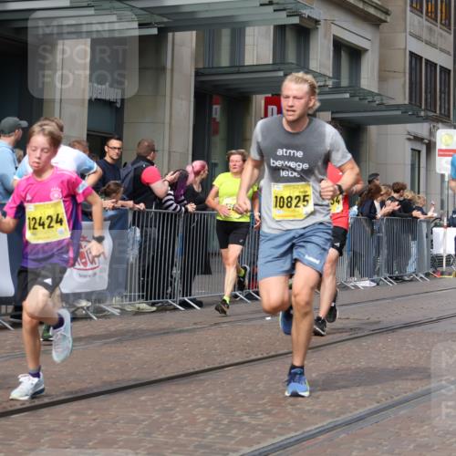 13.09.2026 - 21. swb-Marathon Bremen Strokosch-Dieckow http://msf.ph/oto/10303407 13.09.2026 10:51:23 Ziel 10162, 10183, 10281, 10334, 10348, 10467, 10641, 10763, 11145, 11273, 11542, 11685, 11733, 11777, 11784, 11787, 12329, 12424, 13631, 10381, 10471, 10515, 10544, 10808, 10825, 10862, 10887, 10984, 11339, 11503, 11537, 11801, 11973, 12051, 12133, 12424, 12548, 12552 meine-sportfotos.de