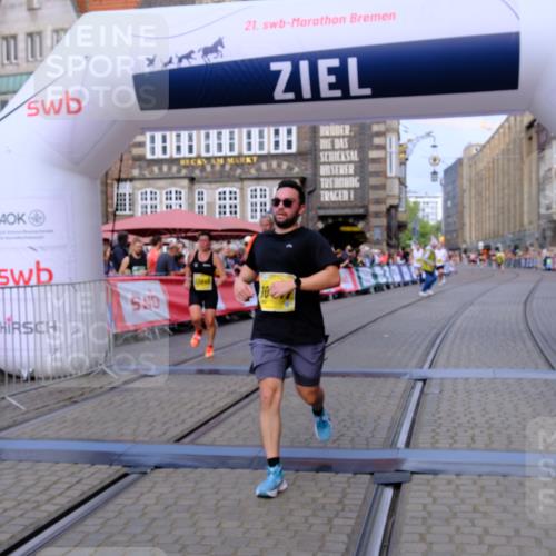 13.09.2026 - 21. swb-Marathon Bremen Tim E. http://msf.ph/oto/10303446 13.09.2026 10:46:27 Ziel 10447, 10992, 11706, 11925, 11926, 11956, 13529, 13609, 13612, 13640 meine-sportfotos.de