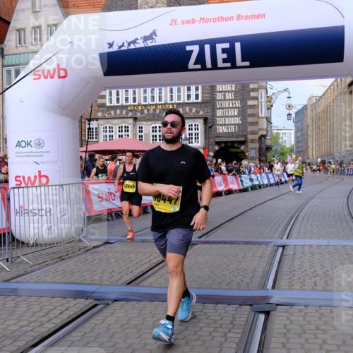 13.09.2026 - 21. swb-Marathon Bremen Tim E. http://msf.ph/oto/10303450 13.09.2026 10:46:27 Ziel 10447, 10992, 11706, 11925, 11926, 11956, 13529, 13609, 13612, 13640 meine-sportfotos.de