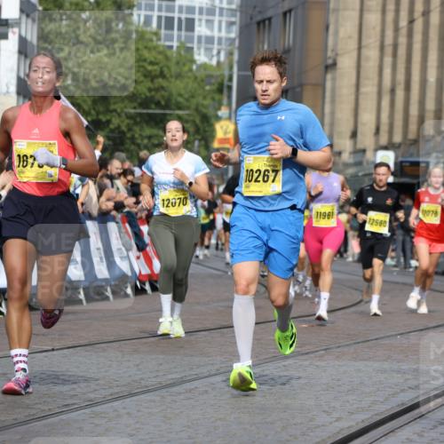13.09.2026 - 21. swb-Marathon Bremen Strokosch-Dieckow http://msf.ph/oto/10303458 13.09.2026 10:50:51 Ziel 10233, 10525, 10840, 10923, 11220, 11276, 11622, 11664, 11680, 11742, 11774, 12045, 12052, 12078, 12309, 12447, 13544, 13562, 10200, 10537, 11087, 11339, 11625, 11626, 12004, 12303, 12351, 12407 meine-sportfotos.de