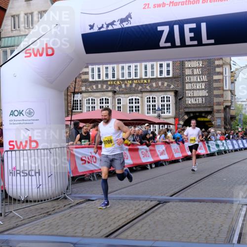 13.09.2026 - 21. swb-Marathon Bremen Tim E. http://msf.ph/oto/10303481 13.09.2026 10:46:32 Ziel 10228, 10447, 10992, 11706, 11925, 11926, 13529, 13609, 13640 meine-sportfotos.de