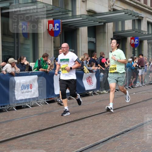 13.09.2026 - 21. swb-Marathon Bremen Strokosch-Dieckow http://msf.ph/oto/10303490 13.09.2026 10:51:37 Ziel 10162, 10183, 10218, 10281, 10348, 10467, 10588, 10641, 11273, 11277, 11285, 11376, 11487, 11542, 11555, 11685, 11733, 11777, 11784, 11869, 11877, 11962, 12349, 10334, 10348, 10381, 10544, 10763, 10825, 10862, 10887, 10984, 11145, 11787, 12051, 12329, 12424, 12548, 13631 meine-sportfotos.de