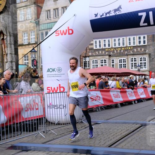 13.09.2026 - 21. swb-Marathon Bremen Tim E. http://msf.ph/oto/10303492 13.09.2026 10:46:32 Ziel 10228, 10447, 10992, 11706, 11925, 11926, 13529, 13609, 13640 meine-sportfotos.de