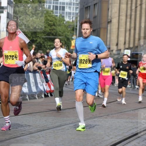 13.09.2026 - 21. swb-Marathon Bremen Strokosch-Dieckow http://msf.ph/oto/10303510 13.09.2026 10:50:52 Ziel 10233, 10525, 10840, 10923, 11220, 11276, 11622, 11664, 11680, 11742, 11774, 12045, 12052, 12078, 12309, 12447, 12488, 13544, 13562, 10200, 10537, 11087, 11339, 11625, 11626, 12004, 12303, 12351, 12407 meine-sportfotos.de