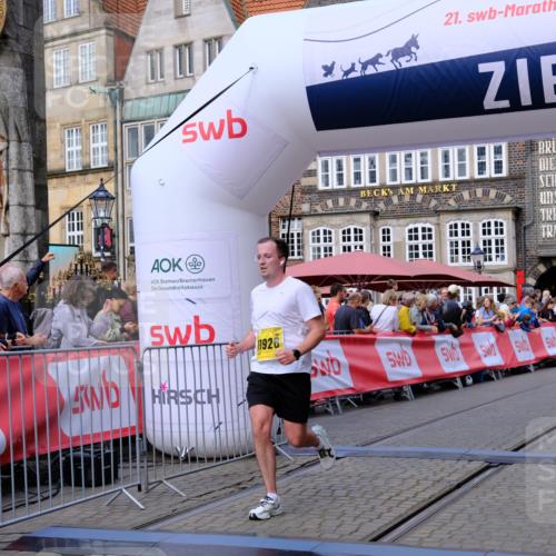 13.09.2026 - 21. swb-Marathon Bremen Tim E. http://msf.ph/oto/10303518 13.09.2026 10:46:35 Ziel 10228, 10447, 10992, 11287, 11706, 11925, 11926, 13609, 13640 meine-sportfotos.de