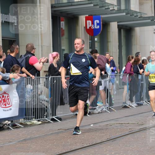 13.09.2026 - 21. swb-Marathon Bremen Strokosch-Dieckow http://msf.ph/oto/10303520 13.09.2026 10:51:38 Ziel 10162, 10183, 10218, 10281, 10467, 10588, 10641, 11273, 11277, 11285, 11376, 11487, 11542, 11555, 11685, 11733, 11777, 11784, 11869, 11877, 11962, 12349, 10334, 10348, 10381, 10467, 10544, 10763, 10825, 10862, 10887, 10984, 11145, 11273, 11787, 12051, 12329, 12424, 12548, 13631 meine-sportfotos.de