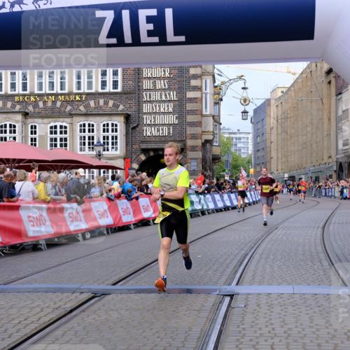 13.09.2026 - 21. swb-Marathon Bremen Tim E. http://msf.ph/oto/10303527 13.09.2026 10:46:38 Ziel 10228, 11287, 11356, 11706, 11925, 11926, 13609, 13640 meine-sportfotos.de
