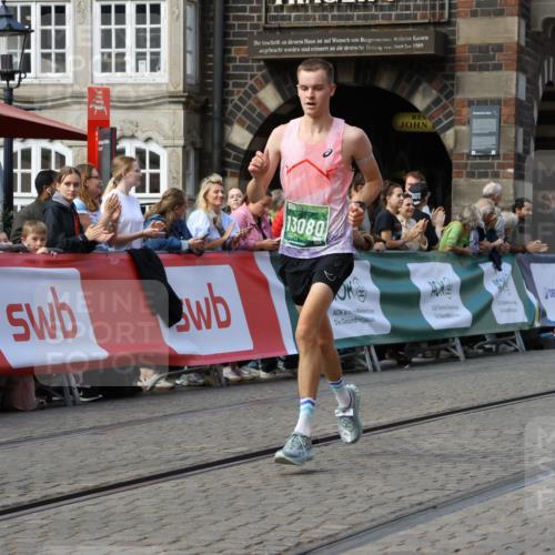 13.09.2026 - 21. swb-Marathon Bremen Strokosch-Dieckow http://msf.ph/oto/10303530 13.09.2026 12:55:55 Ziel 299, 1724, 4381, 9630, 6630 meine-sportfotos.de