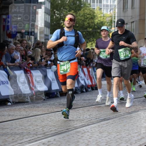 13.09.2026 - 21. swb-Marathon Bremen Strokosch-Dieckow http://msf.ph/oto/10303550 13.09.2026 13:23:52 Ziel 135, 672, 2371, 2409, 2485, 2490, 2560, 2627, 3078, 3138, 3173, 3531, 3856, 3861, 3939, 5908, 6157, 6843, 6848, 6923, 8095, 8560, 8863, 9088, 9196, 102, 342, 1199, 2210, 2370, 2517, 2967, 3044, 3372, 5104, 5146, 5257, 5397, 5623, 6772, 7094, 7105, 7357, 7761, 8051, 8052, 8179, 10059, 13007, 13219 meine-sportfotos.de