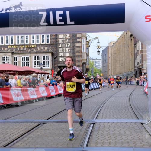 13.09.2026 - 21. swb-Marathon Bremen Tim E. http://msf.ph/oto/10303552 13.09.2026 10:46:43 Ziel 10228, 10897, 11110, 11287, 11356, 11706, 11926, 12035, 13511 meine-sportfotos.de