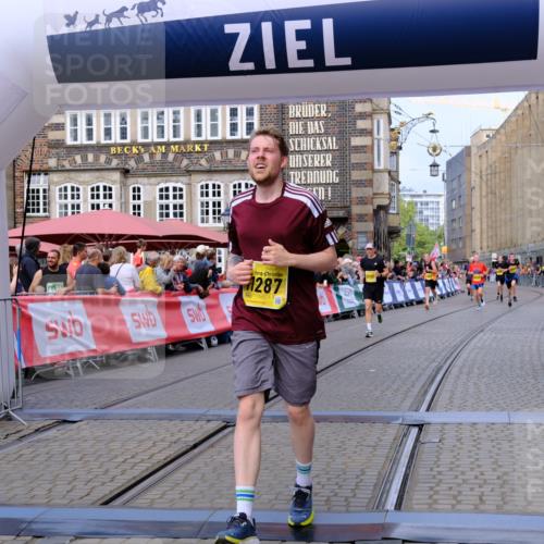 13.09.2026 - 21. swb-Marathon Bremen Tim E. http://msf.ph/oto/10303568 13.09.2026 10:46:43 Ziel 10228, 10897, 11110, 11287, 11356, 11706, 11926, 12035, 13511 meine-sportfotos.de