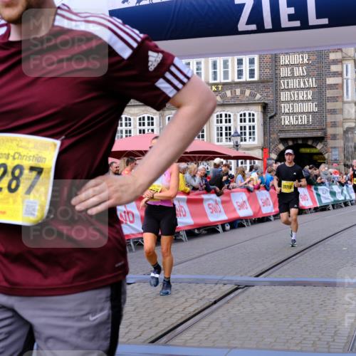 13.09.2026 - 21. swb-Marathon Bremen Tim E. http://msf.ph/oto/10303573 13.09.2026 10:46:45 Ziel 10228, 10590, 10897, 11110, 11155, 11287, 11356, 11926, 12035, 13511 meine-sportfotos.de