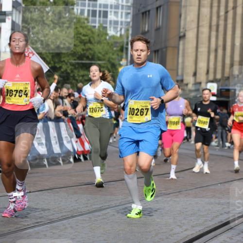 13.09.2026 - 21. swb-Marathon Bremen Strokosch-Dieckow http://msf.ph/oto/10303586 13.09.2026 10:50:52 Ziel 10233, 10525, 10840, 10923, 11220, 11276, 11622, 11664, 11680, 11742, 11774, 12045, 12052, 12078, 12309, 12447, 12488, 13544, 13562, 10200, 10537, 11087, 11339, 11625, 11626, 12004, 12303, 12351, 12407 meine-sportfotos.de