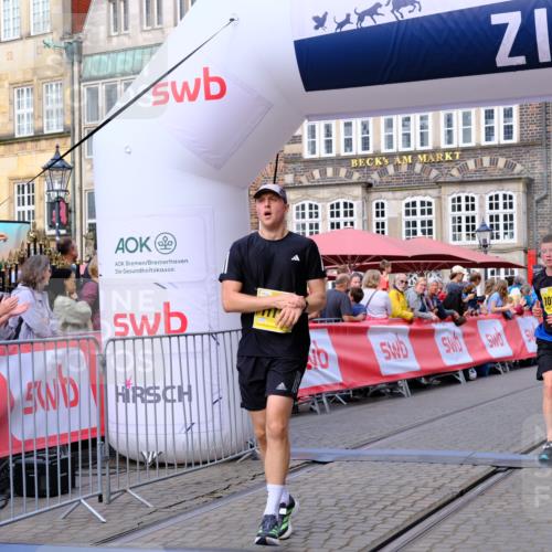 13.09.2026 - 21. swb-Marathon Bremen Tim E. http://msf.ph/oto/10303614 13.09.2026 10:46:48 Ziel 10228, 10590, 10897, 11110, 11155, 11287, 11356, 12035, 13511 meine-sportfotos.de