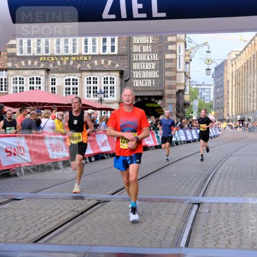 13.09.2026 - 21. swb-Marathon Bremen Tim E. http://msf.ph/oto/10303624 13.09.2026 10:46:50 Ziel 10228, 10590, 10897, 11110, 11155, 11287, 11356, 12035, 13511 meine-sportfotos.de