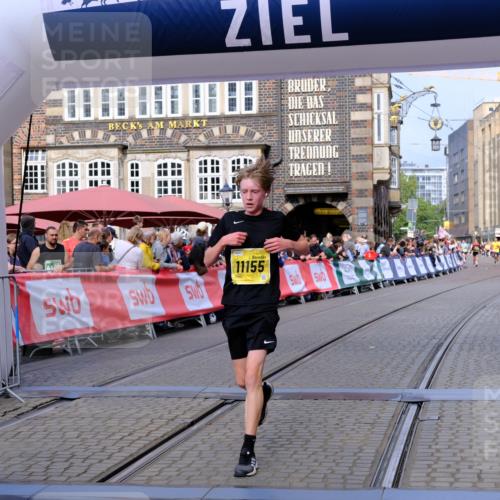 13.09.2026 - 21. swb-Marathon Bremen Tim E. http://msf.ph/oto/10303671 13.09.2026 10:46:54 Ziel 10590, 10897, 11110, 11155, 11287, 11356, 12035, 13511 meine-sportfotos.de