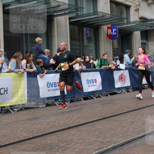 13.09.2026 - 21. swb-Marathon Bremen Strokosch-Dieckow http://msf.ph/oto/10303683 13.09.2026 10:51:47 Ziel 10218, 10588, 11277, 11285, 11371, 11376, 11487, 11555, 11784, 11869, 11877, 11962, 12349, 13578, 10162, 10183, 10281, 10334, 10348, 10467, 10544, 10641, 10763, 11145, 11273, 11542, 11685, 11733, 11777, 11787, 12329, 12424, 13631 meine-sportfotos.de