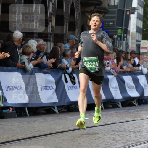 13.09.2026 - 21. swb-Marathon Bremen Strokosch-Dieckow http://msf.ph/oto/10303718 13.09.2026 12:56:29 Ziel 250, 6630, 901, 1212, 1288, 4936, 13224 meine-sportfotos.de