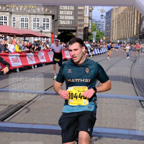 13.09.2026 - 21. swb-Marathon Bremen Tim E. http://msf.ph/oto/10303736 13.09.2026 10:47:09 Ziel 10289, 10445, 10504, 11199, 11212, 11344, 11608, 11661, 11783, 12364, 12375 meine-sportfotos.de
