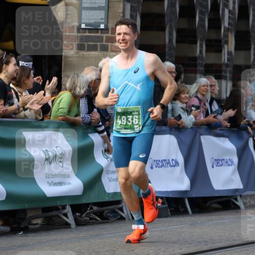 13.09.2026 - 21. swb-Marathon Bremen Strokosch-Dieckow http://msf.ph/oto/10303738 13.09.2026 12:56:34 Ziel 250, 6630, 901, 1288, 4936 meine-sportfotos.de