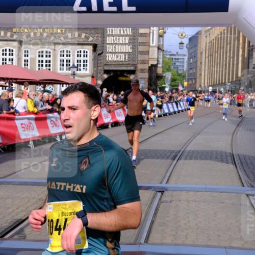 13.09.2026 - 21. swb-Marathon Bremen Tim E. http://msf.ph/oto/10303739 13.09.2026 10:47:09 Ziel 10289, 10445, 10504, 11199, 11212, 11344, 11608, 11661, 11783, 12364, 12375 meine-sportfotos.de