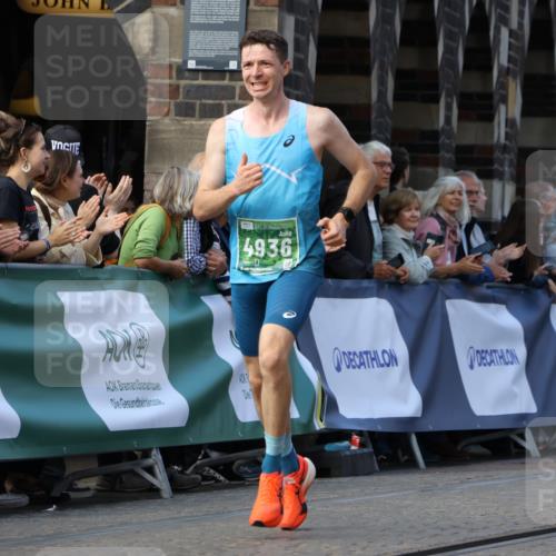 13.09.2026 - 21. swb-Marathon Bremen Strokosch-Dieckow http://msf.ph/oto/10303743 13.09.2026 12:56:34 Ziel 250, 6630, 901, 1288, 4936 meine-sportfotos.de